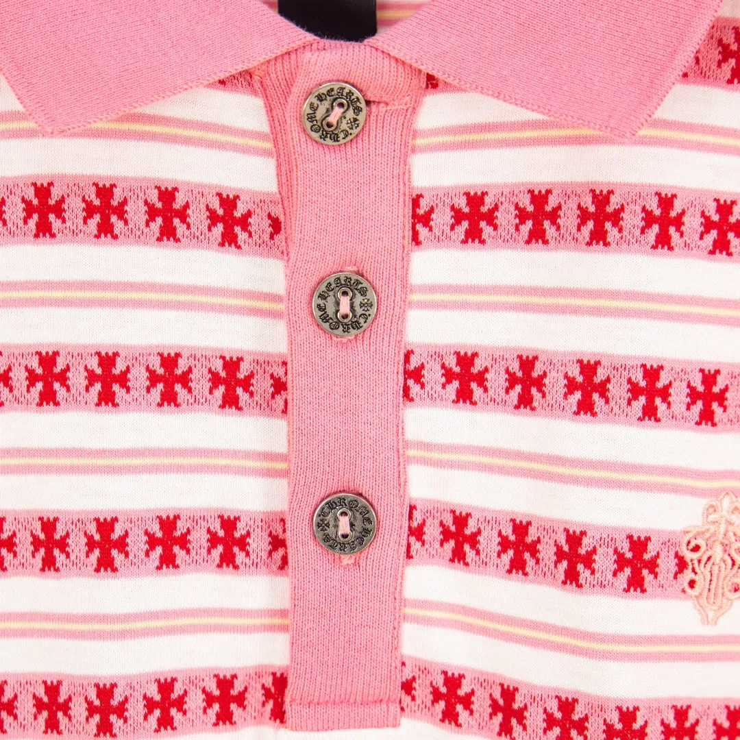 P250 zp version [exclusive supply] Chrome Hearts/Chrome Hearts SS25 new high-end cross jacquard knitted sea soul embroidered lapel Polo striped long sleeves 100% cotton cross jacquard knitted striped fabric ✝️ Customized old vintage brand hand-stitched buttons ✝️ Fully automatic positioning and tailoring Precise alignment of stripes ✝️ CH Chrome Hearts niche design cross jacquard striped long sleeves brings striped Polo to Next Levels Loose fit, same style for men and women Lazy and casual, street style, three-color hair, customized style. Color: blue, pink and black. Size: S M L XL. Number: WW10960.